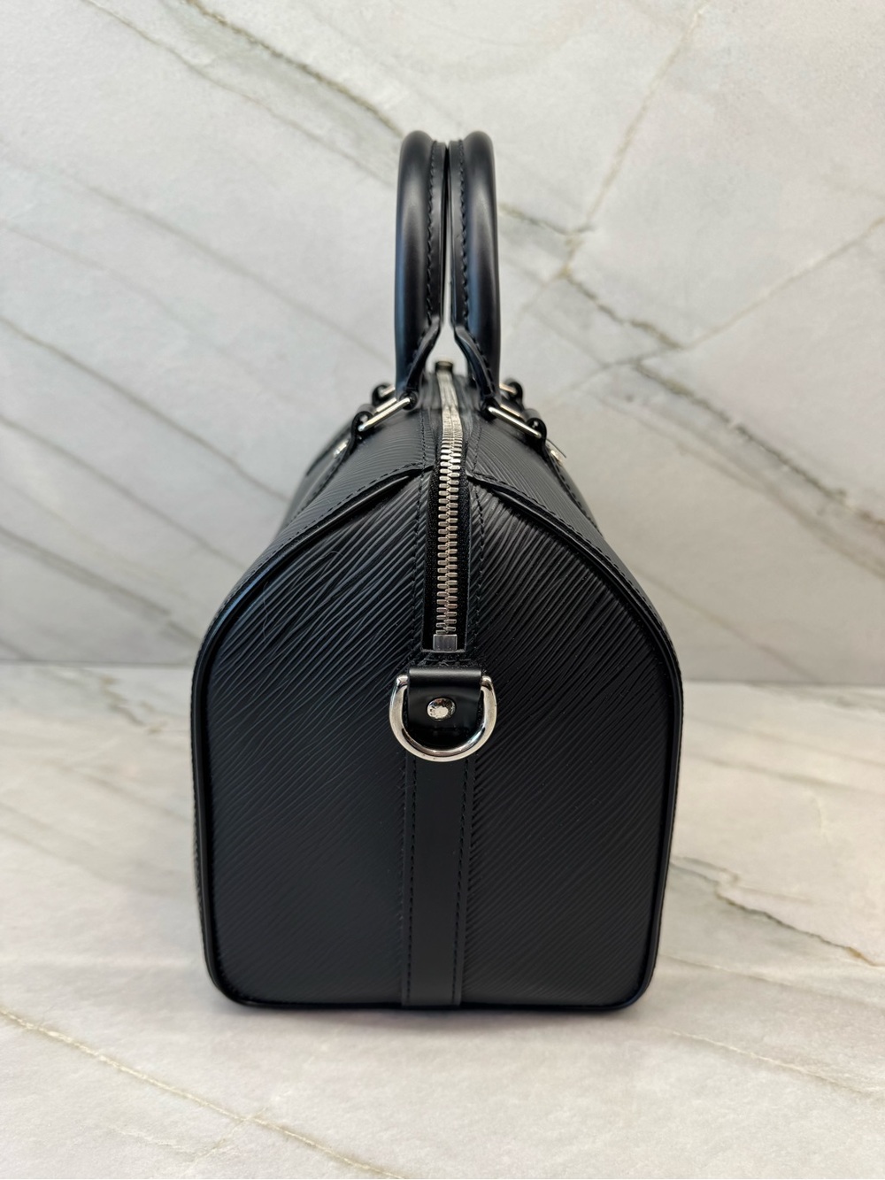 Louis Vuitton Speedy 25 Bandouliere in Epi Noir Leather - Picture 7 of 17